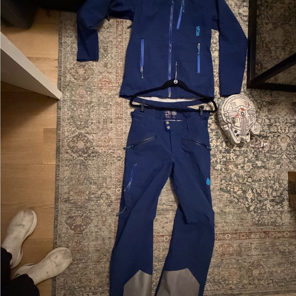 Woman’s stio ski jacket and pants Blue